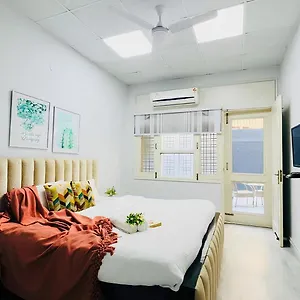 Olive Service Dlf Galleria Apartment